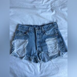 Distressed Levi’s Size 25